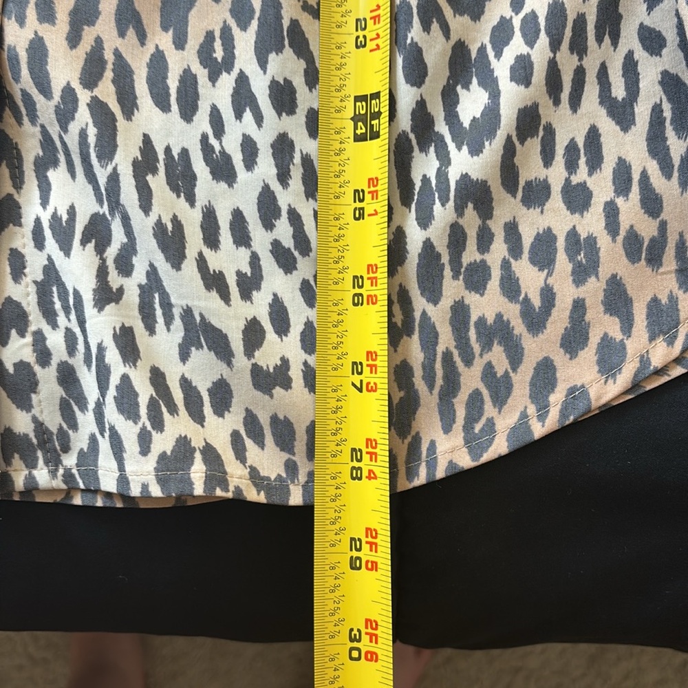 Chico's Leopard Print Blouse size 2 long sleeve button up - Picture 5 of 5